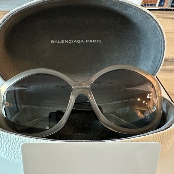 Balenciaga oversized sunglasses - Picture 2 of 6
